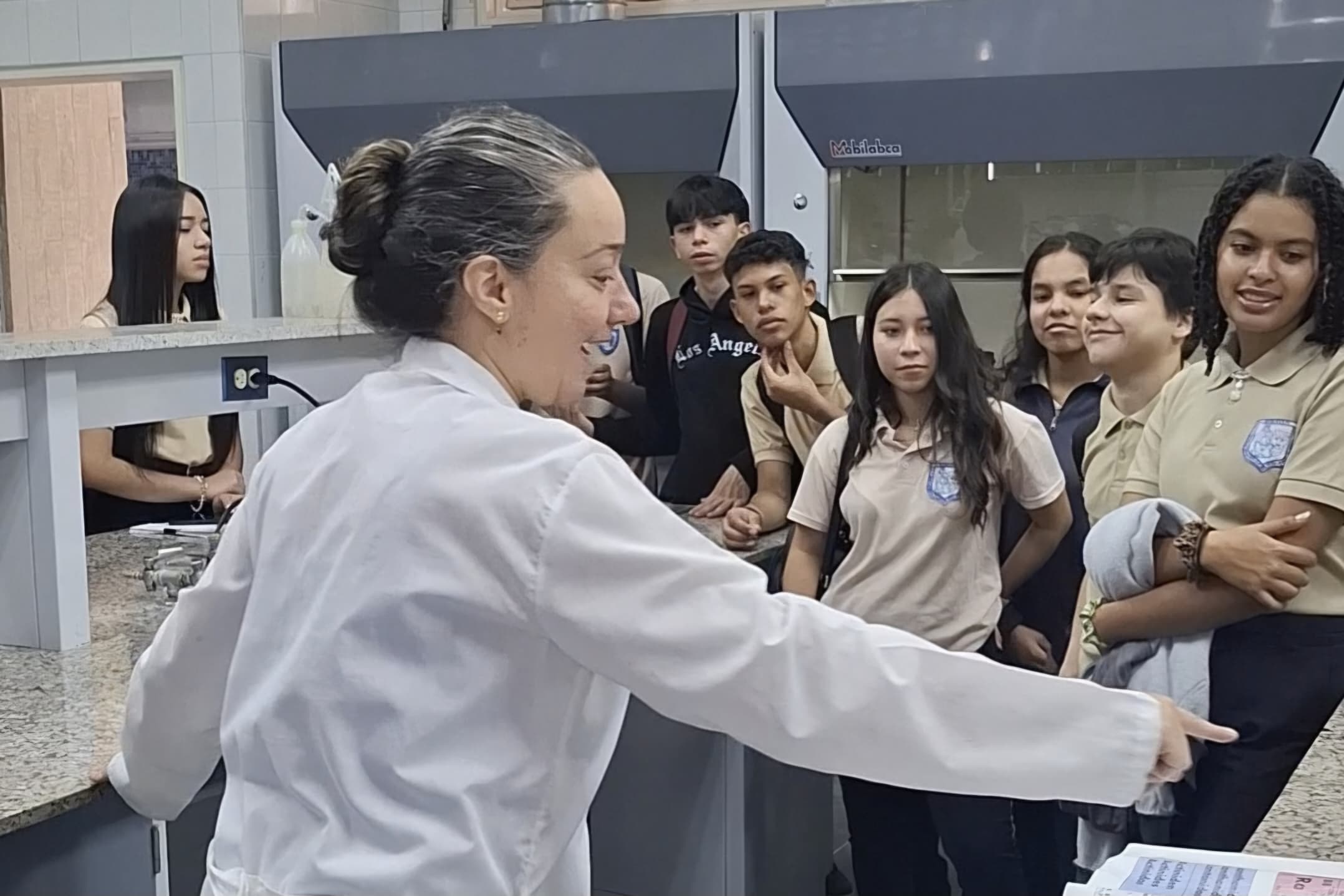 La Facultad de Ciencias recibió a estudiantes de educación media en el marco del proyecto «¿Qué hace un científico?»