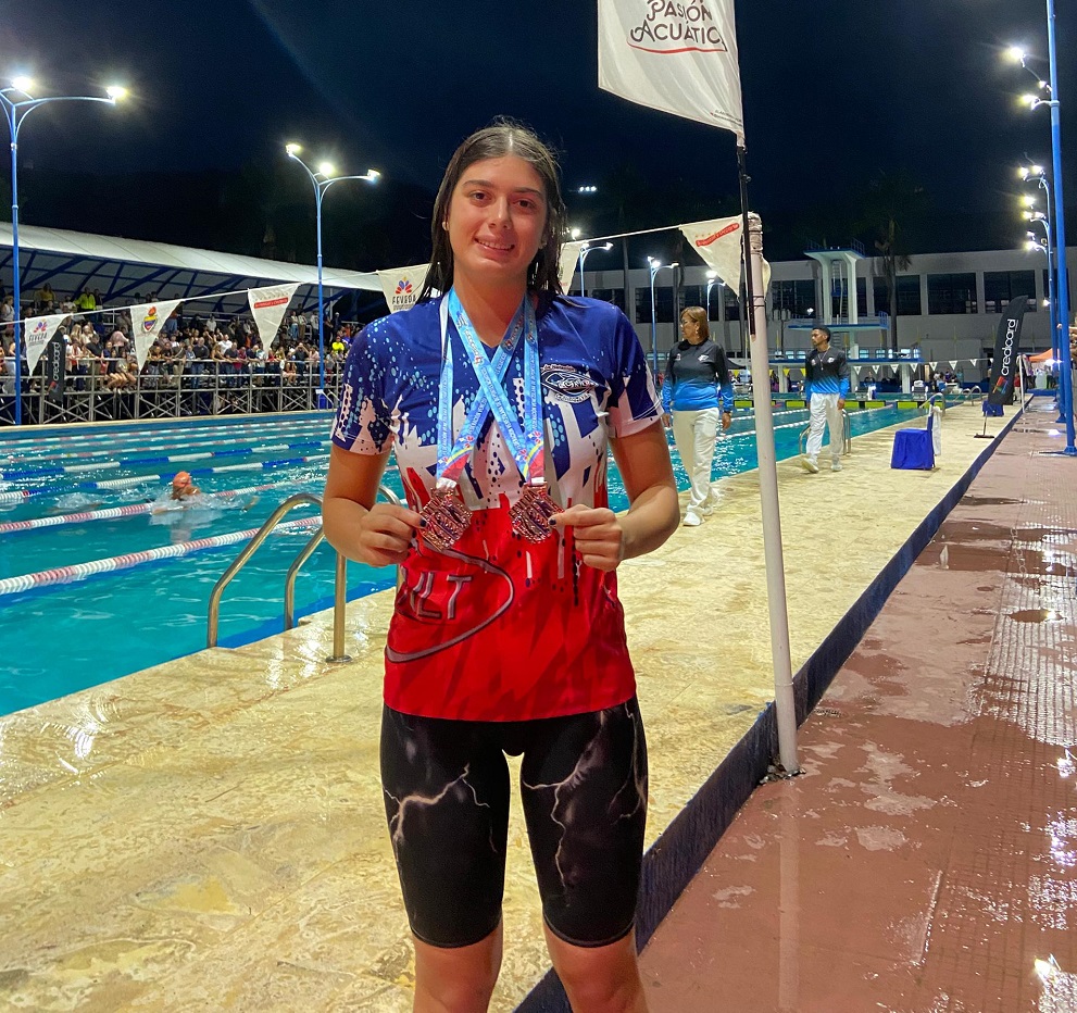 Estudiante del segundo semestre de la Escuela de Biología obtiene medallas en el Campeonato Nacional de Natación