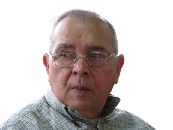 Dr. Carlos Eduardo Finol: Ejemplo de excelencia académica y compromiso con la formación integral de los estudiantes