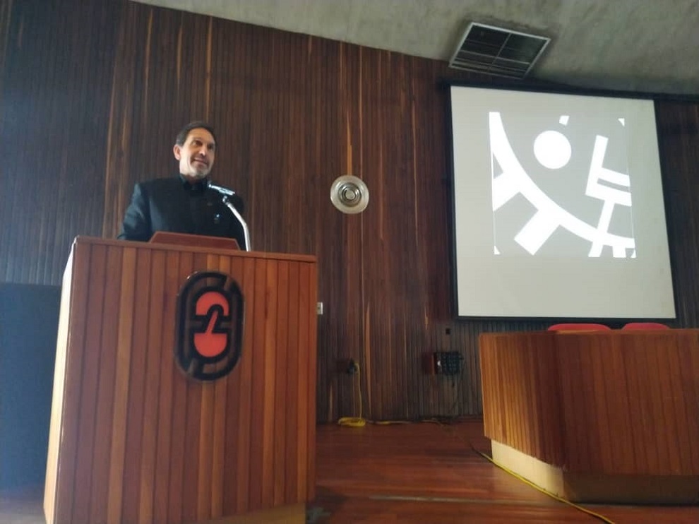 El Decano Dr. Ernesto Fuenmayor Di Prisco ofreció la bienvenida a los nuevos ingresos para el semestre 2-2025