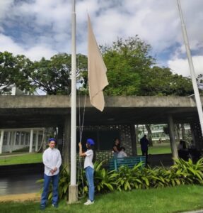 La Facultad de Ciencias fue representada en el acto de izamiento de banderas y estandartes en el marco de la Semana del Estudiante Universitario