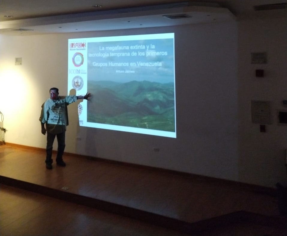La Facultad de Ciencias albergó una charla sobre megafauna y grupos humanos en Venezuela