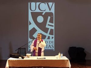 La Facultad de Ciencias albergó una misa para la comunidad universitaria en el marco del inicio de la temporada navideña
