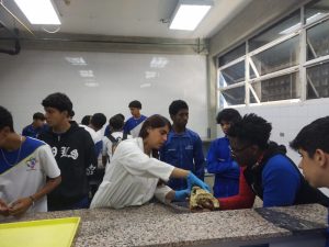La Facultad de Ciencias recibió la visita de un grupo de estudiantes de dos instituciones educativas en el marco del proyecto «¿Qué hace un científico?»