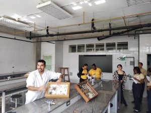 La Facultad de Ciencias recibió la visita de un grupo de estudiantes de tres instituciones educativas en el marco del proyecto «¿Qué hace un científico?»