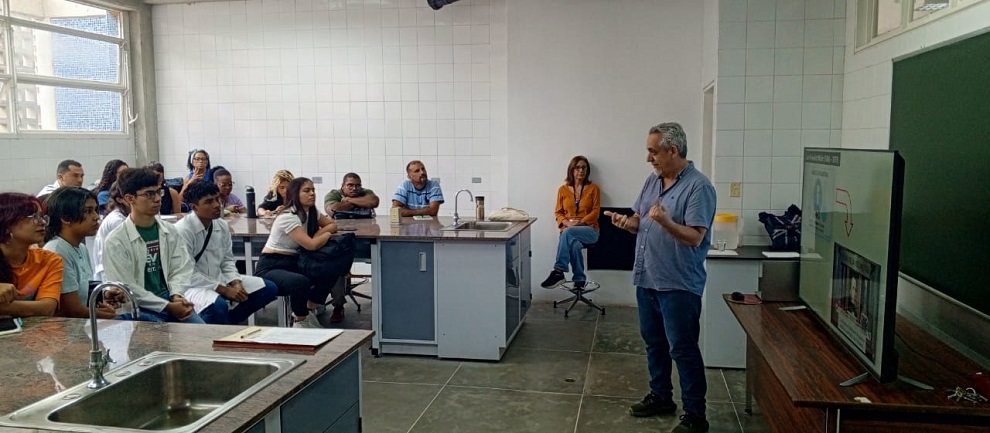 La Escuela de Biología organizó el taller teórico-práctico «Adiestramiento en el uso seguro de equipos de Laboratorio»